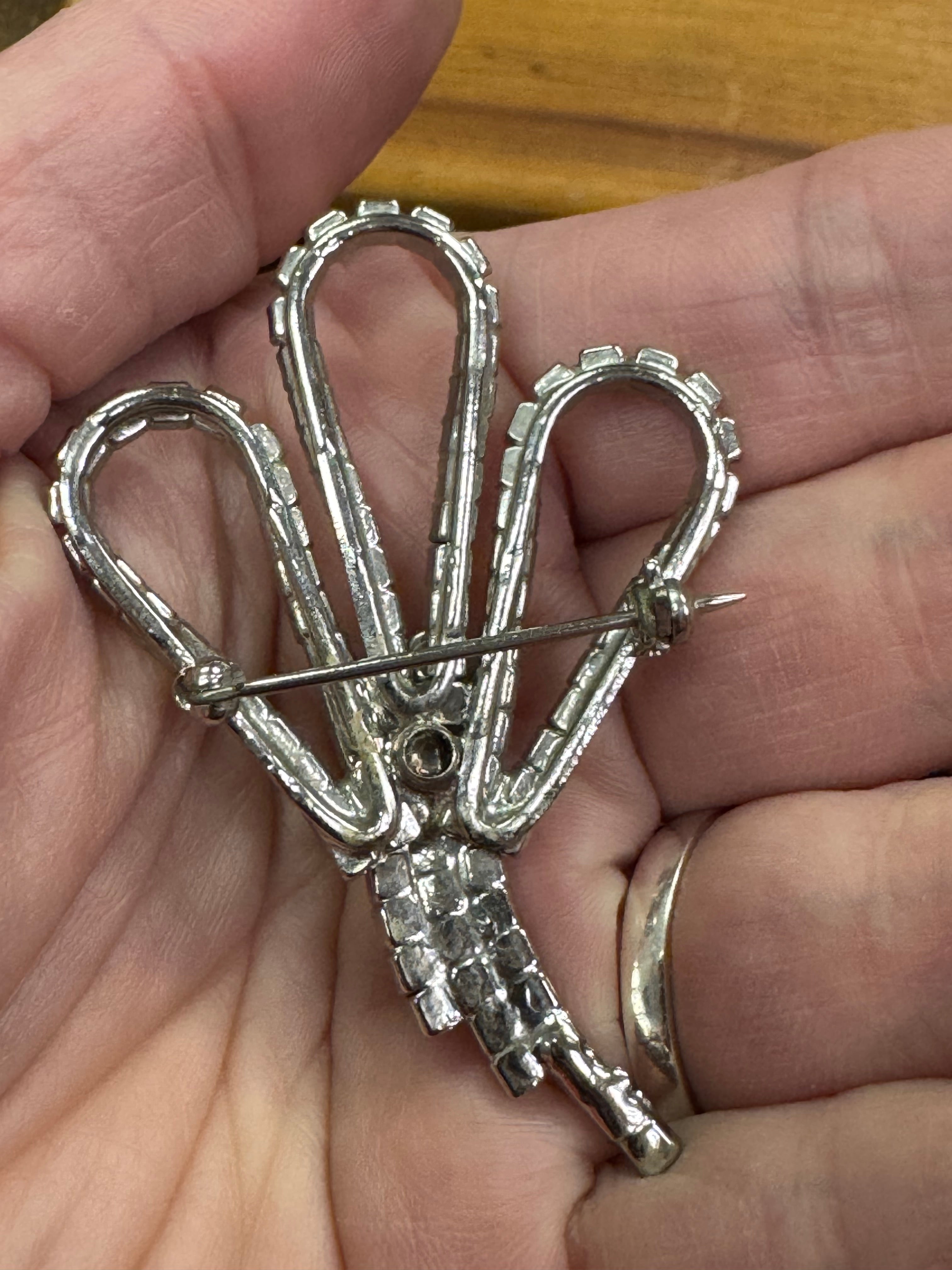 VTG Beautiful Brooch