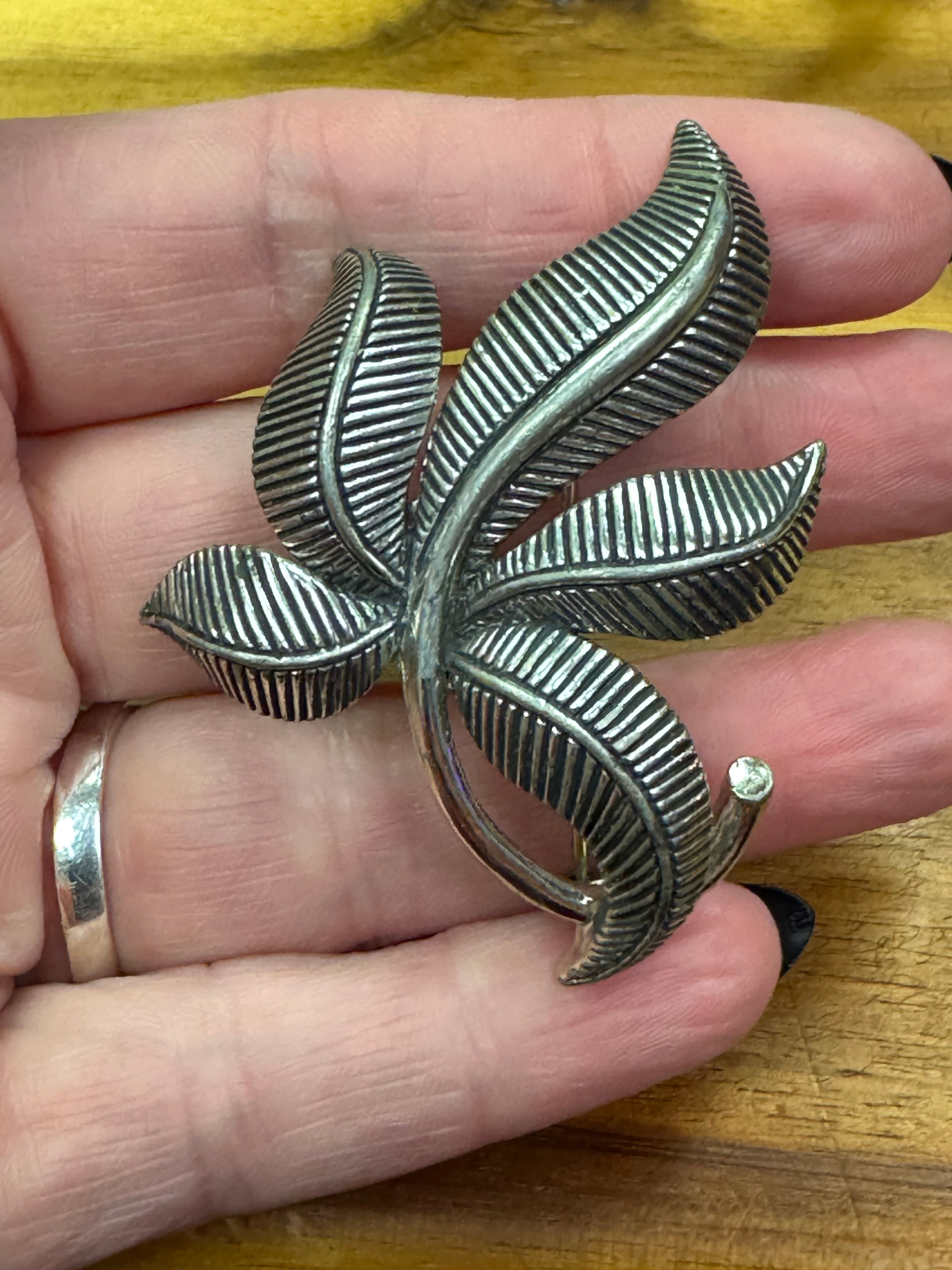 Vintage Leaf Silver Tone Brooch