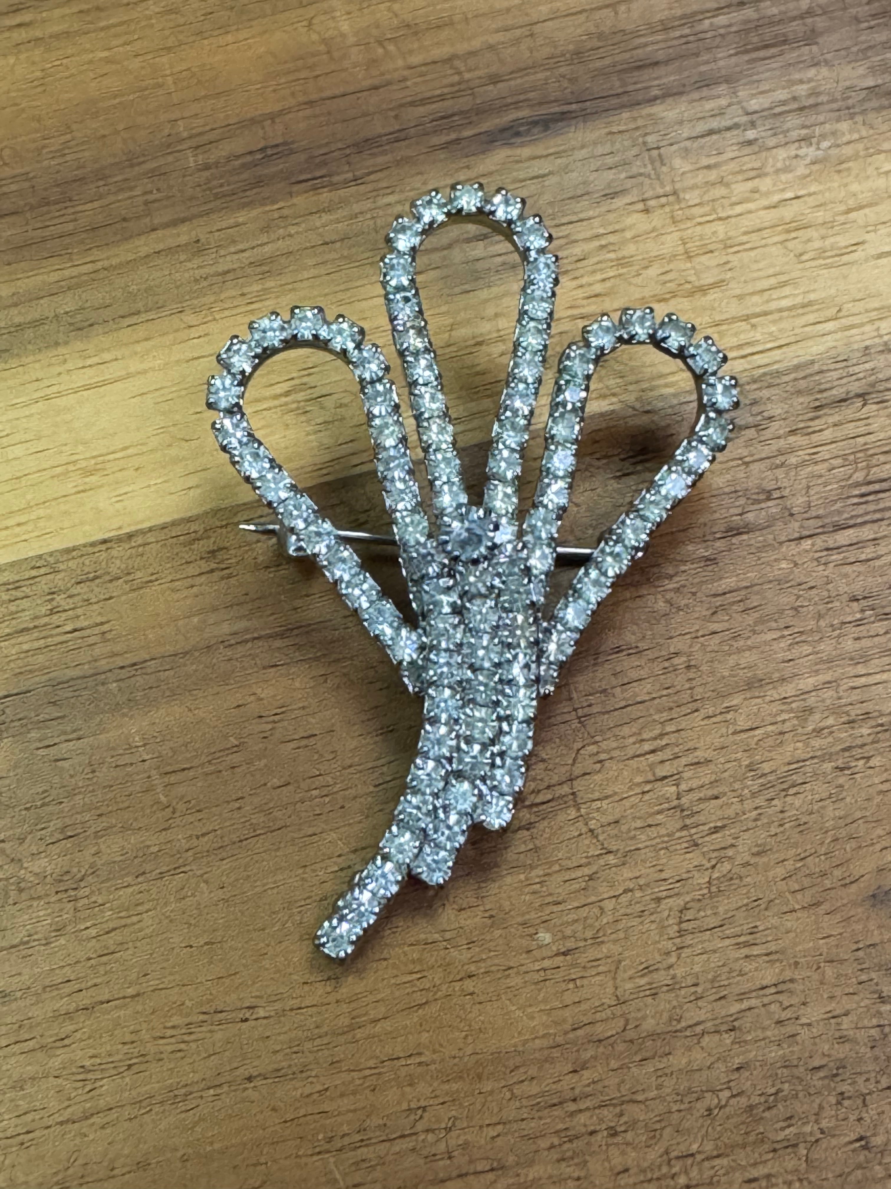 VTG Beautiful Brooch