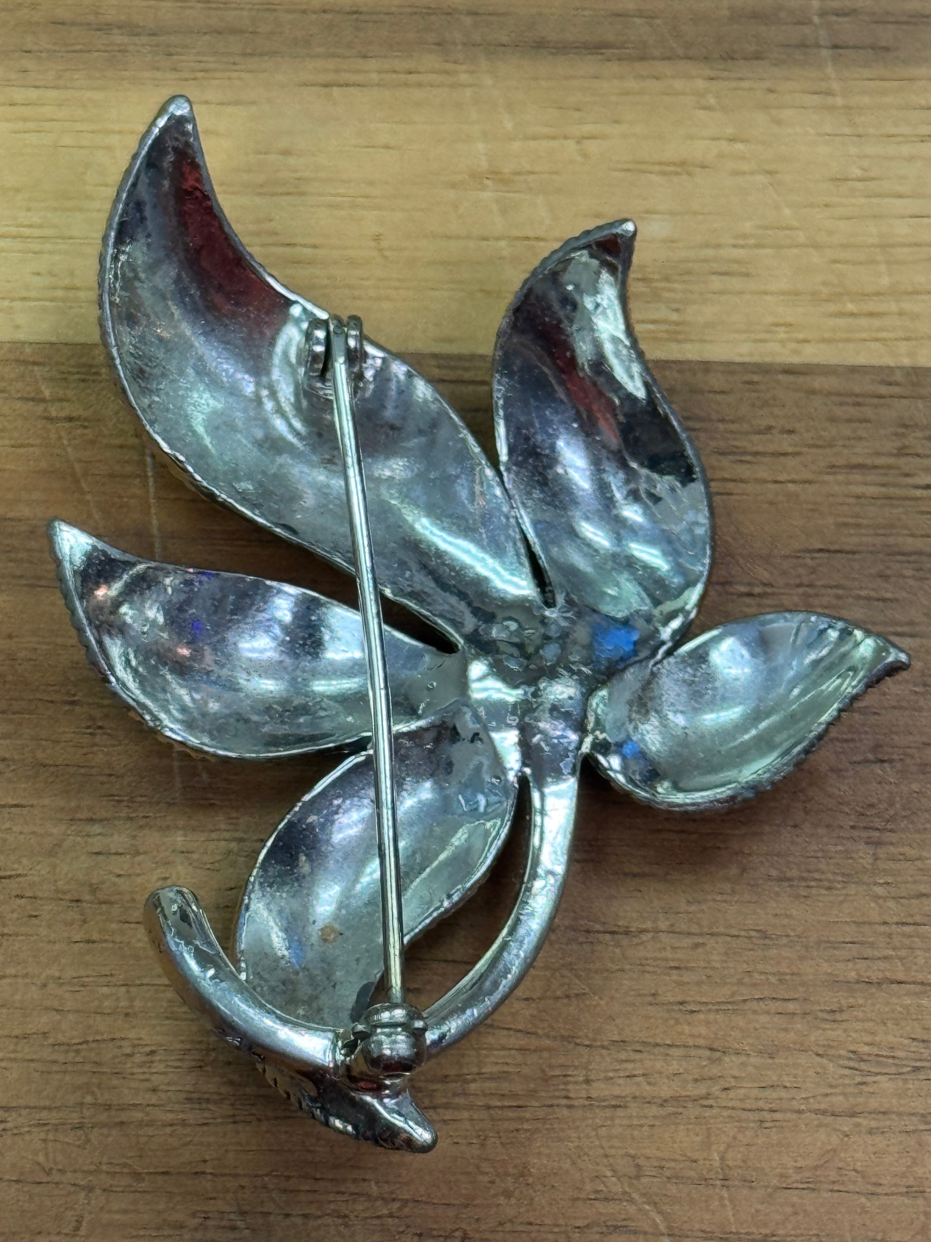 Vintage Leaf Silver Tone Brooch
