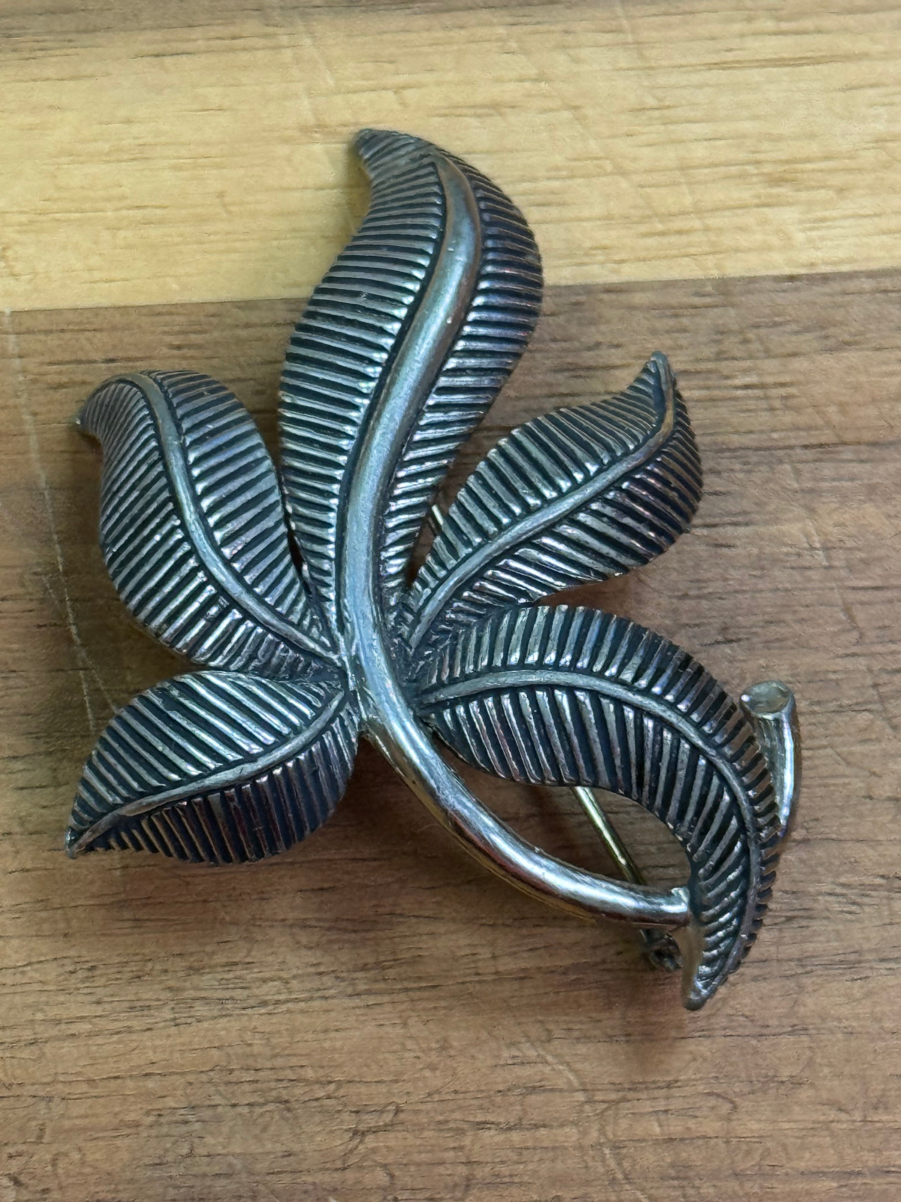 Vintage Leaf Silver Tone Brooch