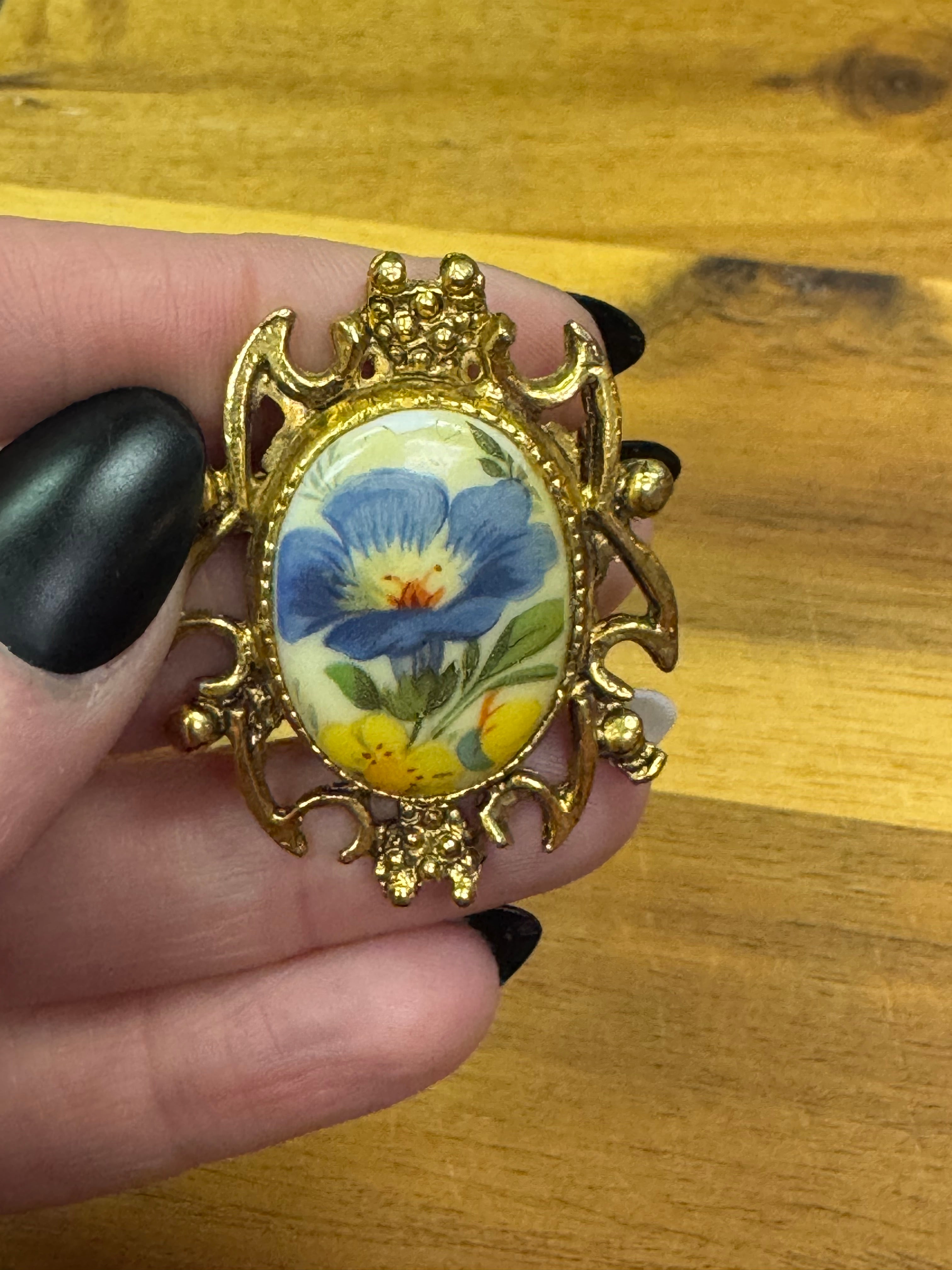 Vintage gold tone & porcelain brooch